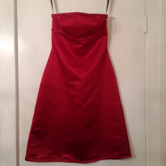 Ruby red strapless dress - Picture 1 of 4